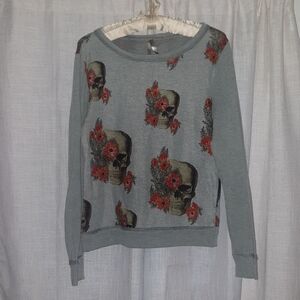 Chic Heather Gray Sweater with Skull and Red Floral Design